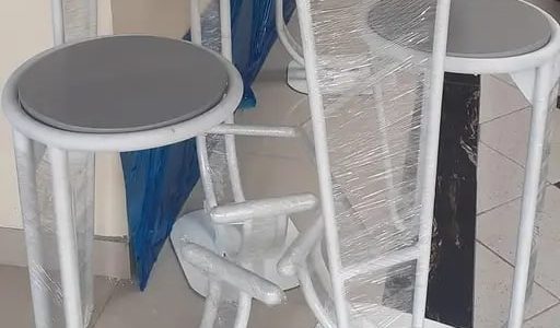 Meja dan Kursi Meja dan Kursi